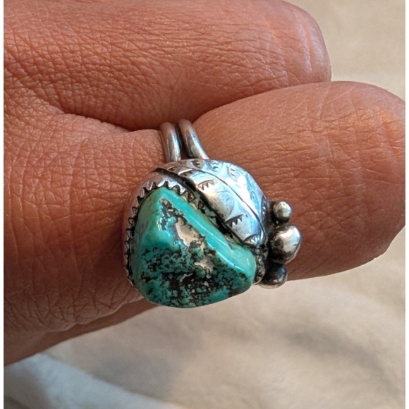 Vintage Southwestern Men Sterling Silver Turquoise Navajo Ring Sz. 8 handmade Native American Patina 6.5g